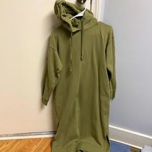Uniqlo long hoodie with two pockets